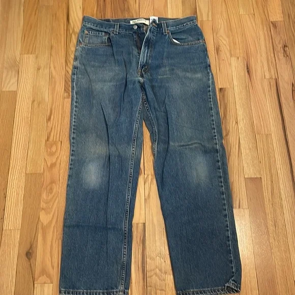 Men’s Levi’s 550 Relaxed fit light/medium wash - Picture 2 of 2